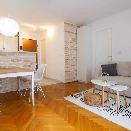 Zia Apartment Split